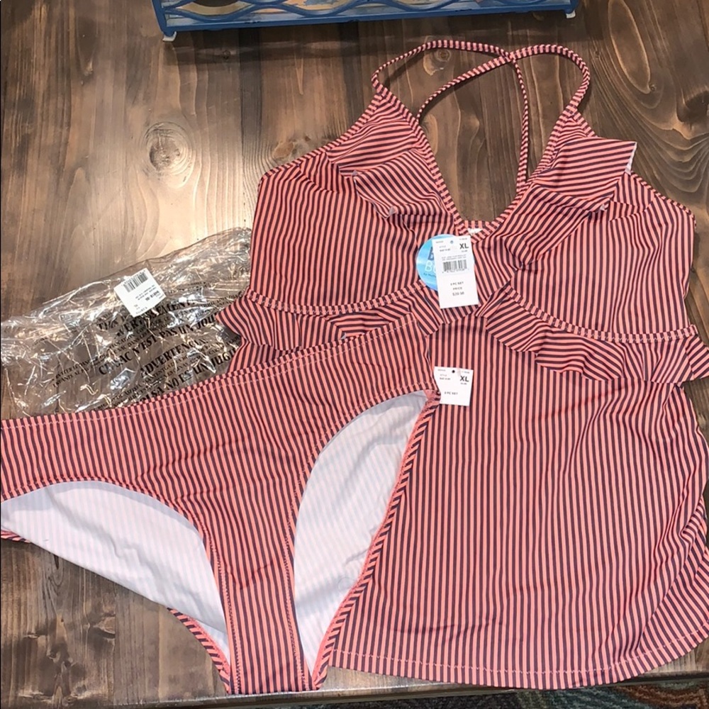 Motherhood Maternity ruffle front tankini BNWT